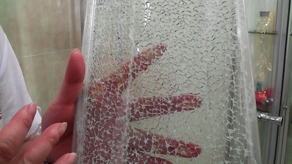 双潇玻璃贴膜分享淋浴房贴防爆膜起到的作用！
