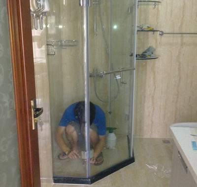 沐浴房玻璃贴防爆膜的好处